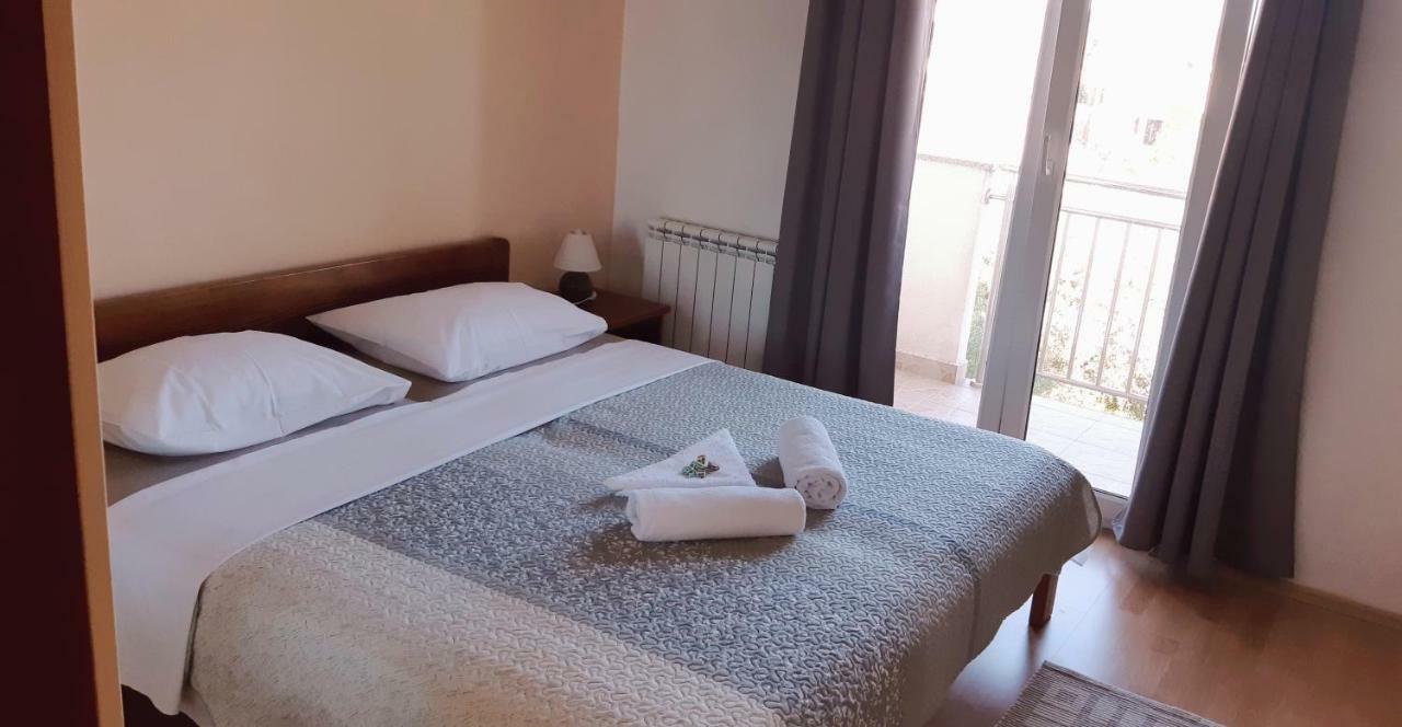 Apartmani Lili Sukošan Exterior foto