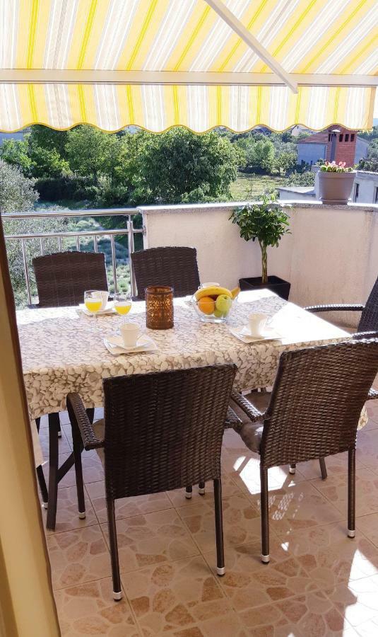Apartmani Lili Sukošan Exterior foto