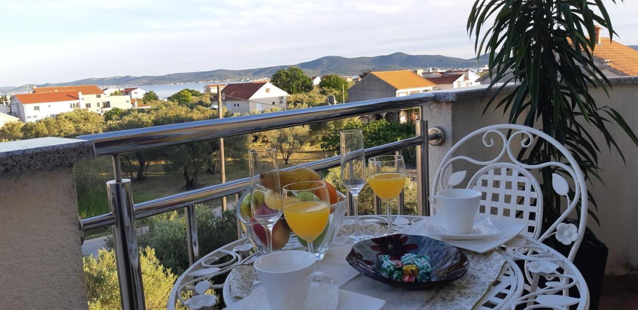 Apartmani Lili Sukošan Exterior foto